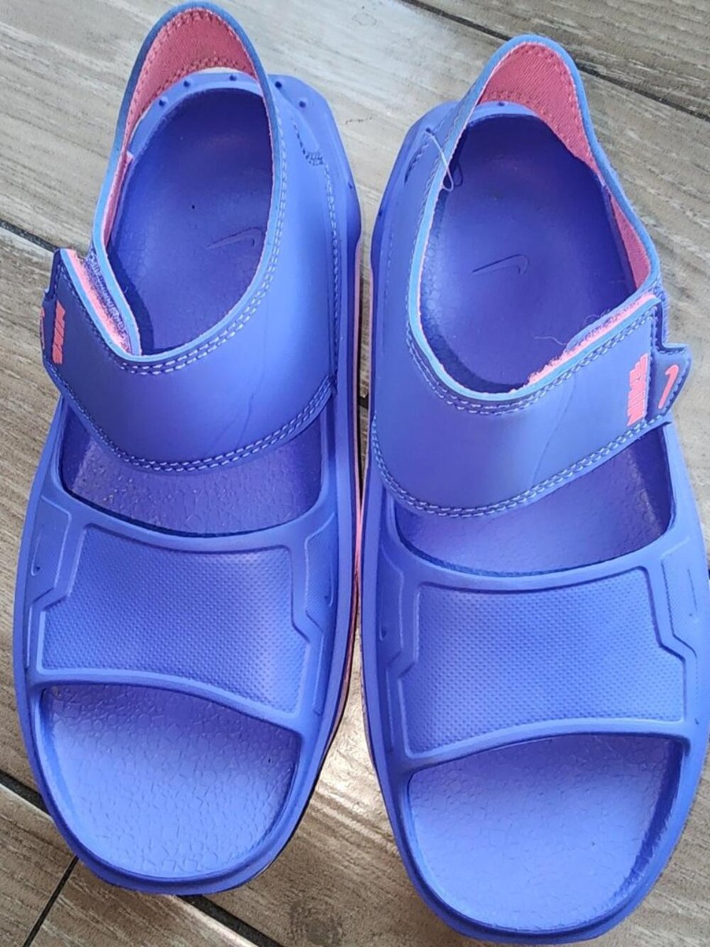 Nike Women's Blue and Pink Sandals
